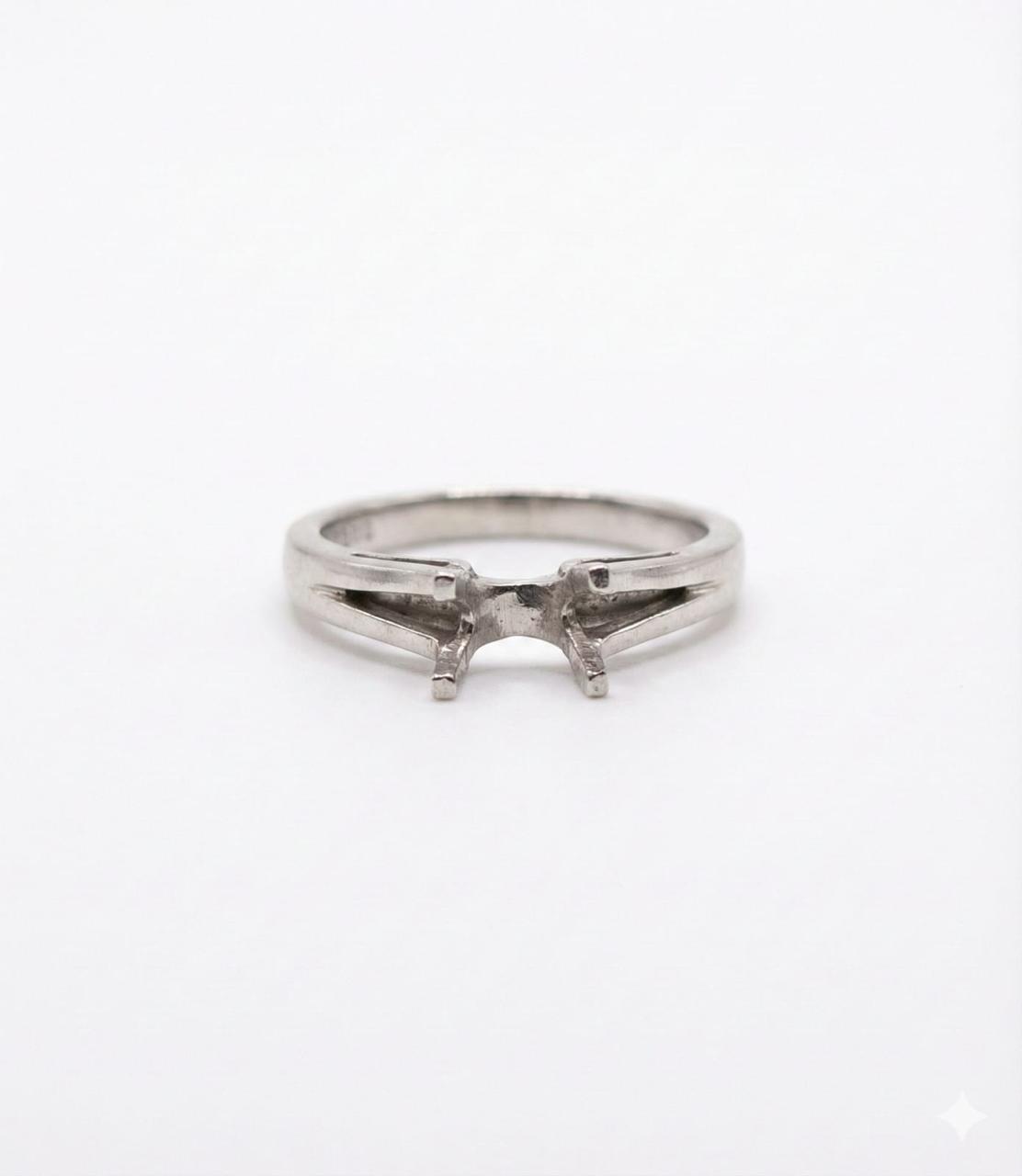 PLATINUM LADY RING